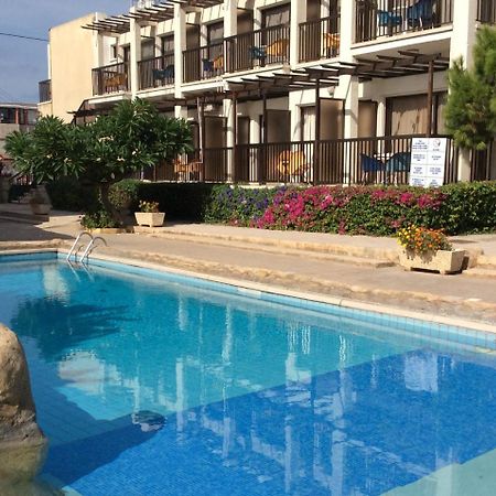 Kings Annex Aparthotel Paphos Buitenkant foto