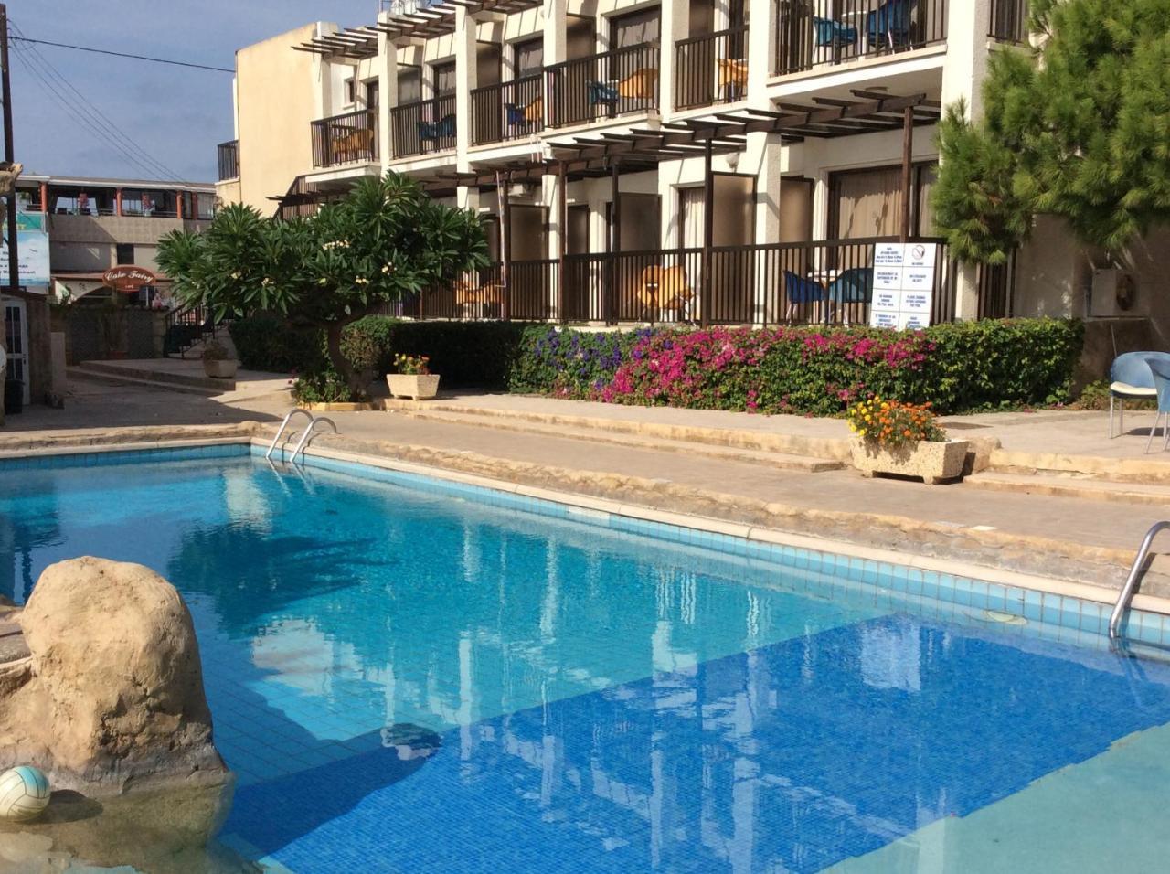 Kings Annex Aparthotel Paphos Buitenkant foto
