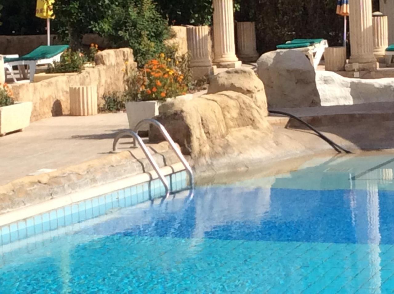 Kings Annex Aparthotel Paphos Buitenkant foto
