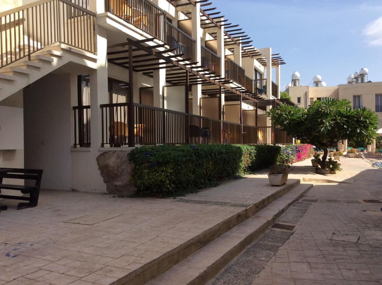 Kings Annex Aparthotel Paphos Buitenkant foto