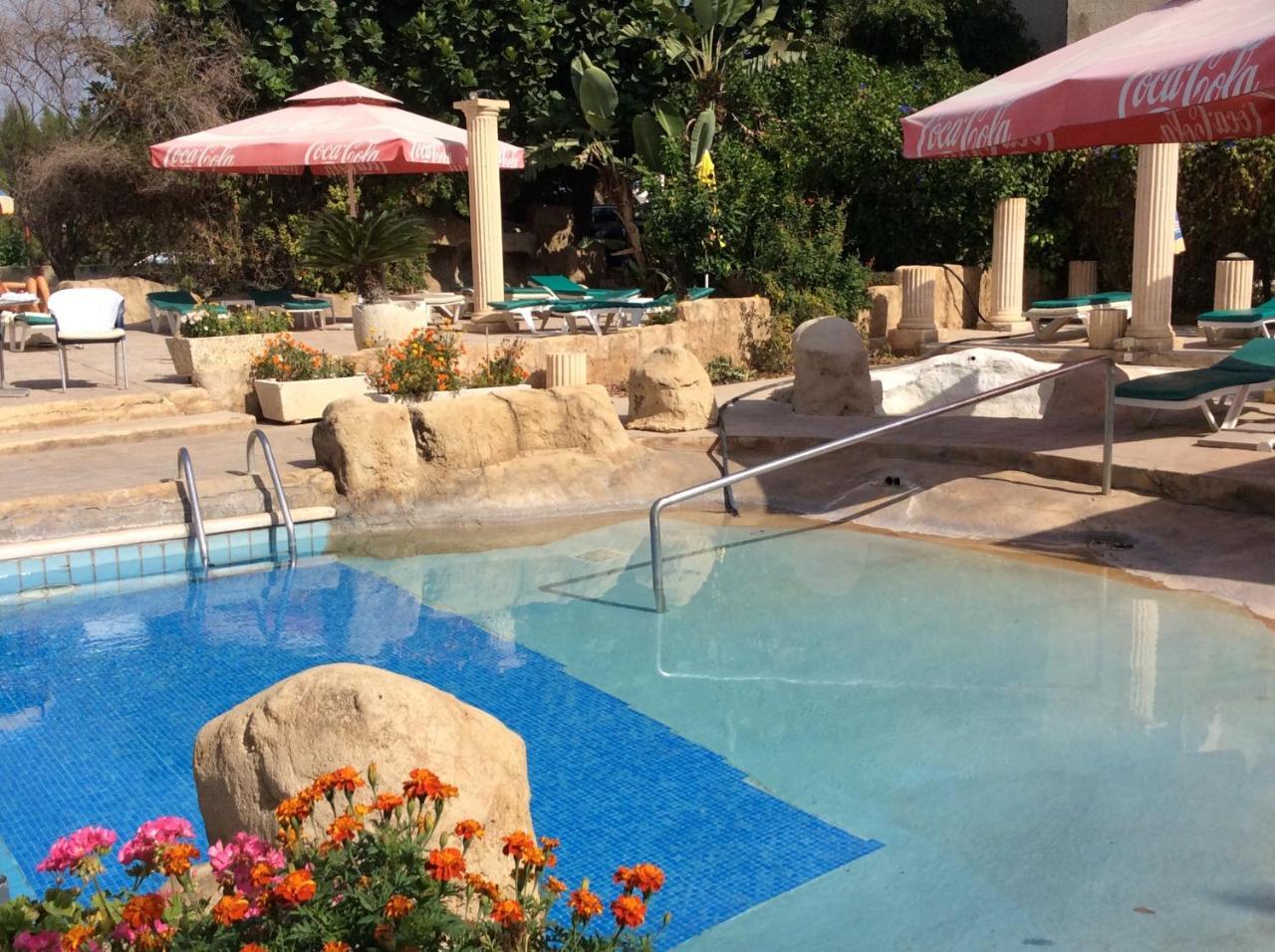 Kings Annex Aparthotel Paphos Buitenkant foto