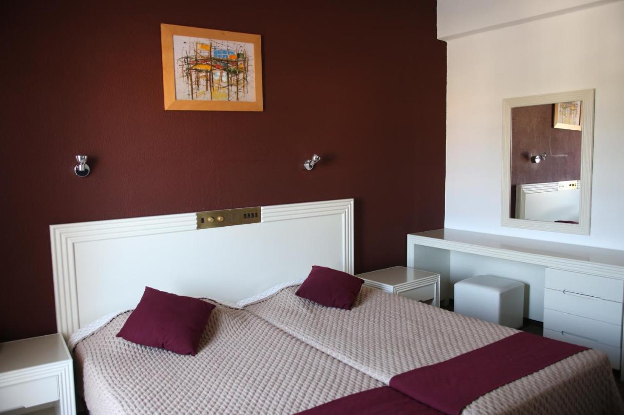 Kings Annex Aparthotel Paphos Buitenkant foto